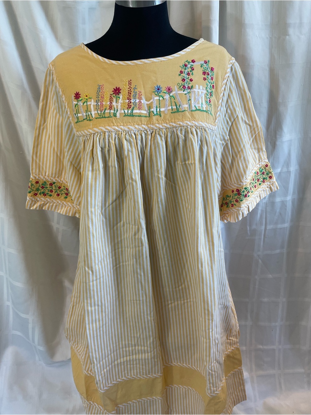 Bechamel Vintage house dress 1960’s Striped Embroidered Size L 100% Cotton
